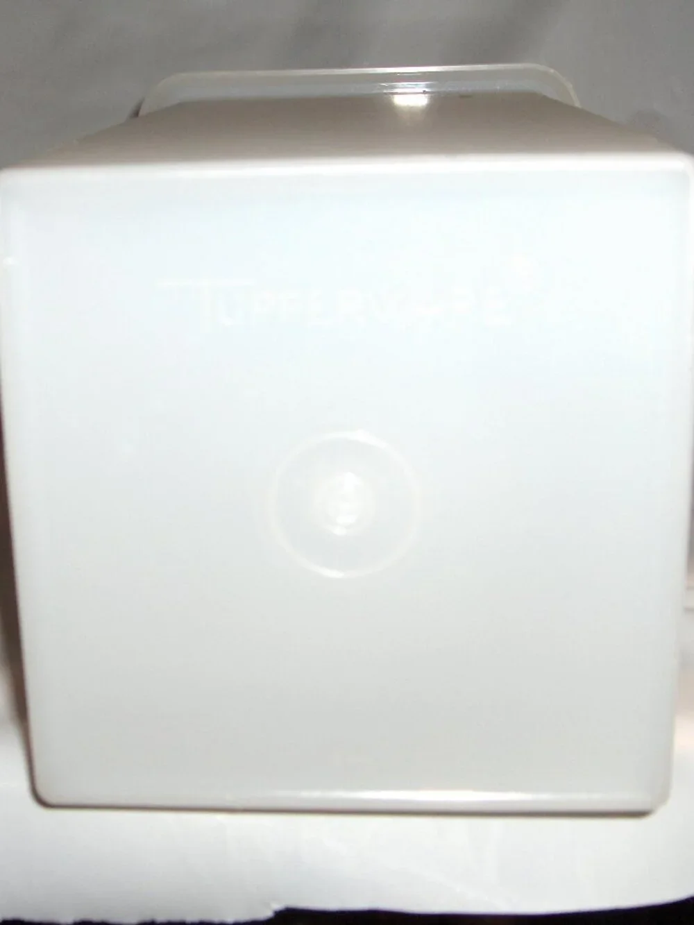 Vintage Tupperware Cracker Keeper, #1314-4